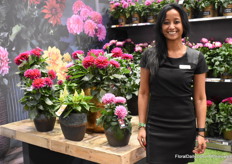 Sirekit Mol from Beekenkamp Plants was also present at the fair again. Everyone who came to take a look at the stand was of course guided along the Dahlias.